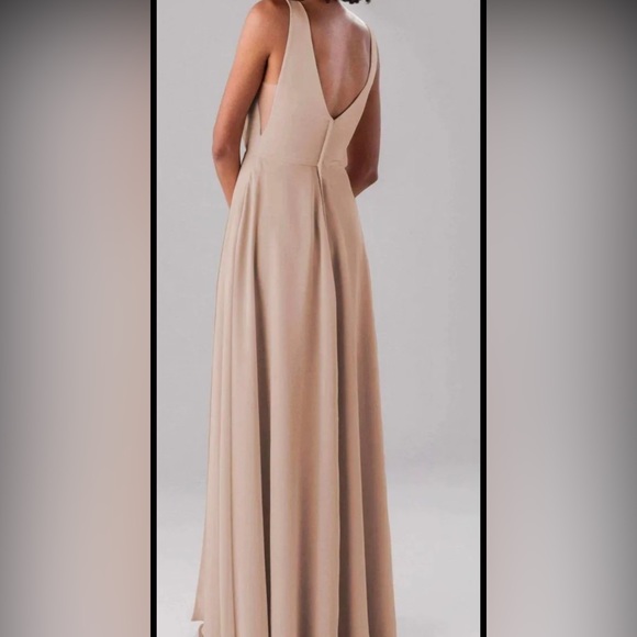 *NEVER WORN/ NEVER ALTERED*
Emerald Green Dress With Slit & Pockets 
No Flaws - Picture 3 of 4